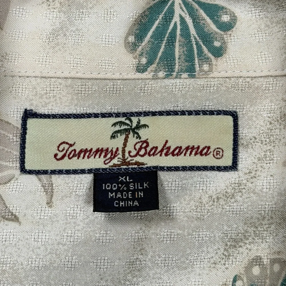 Tommy Bahama Camp Shirt Mens XL Tropical Shell Lobster Print Silk Coastal Cream